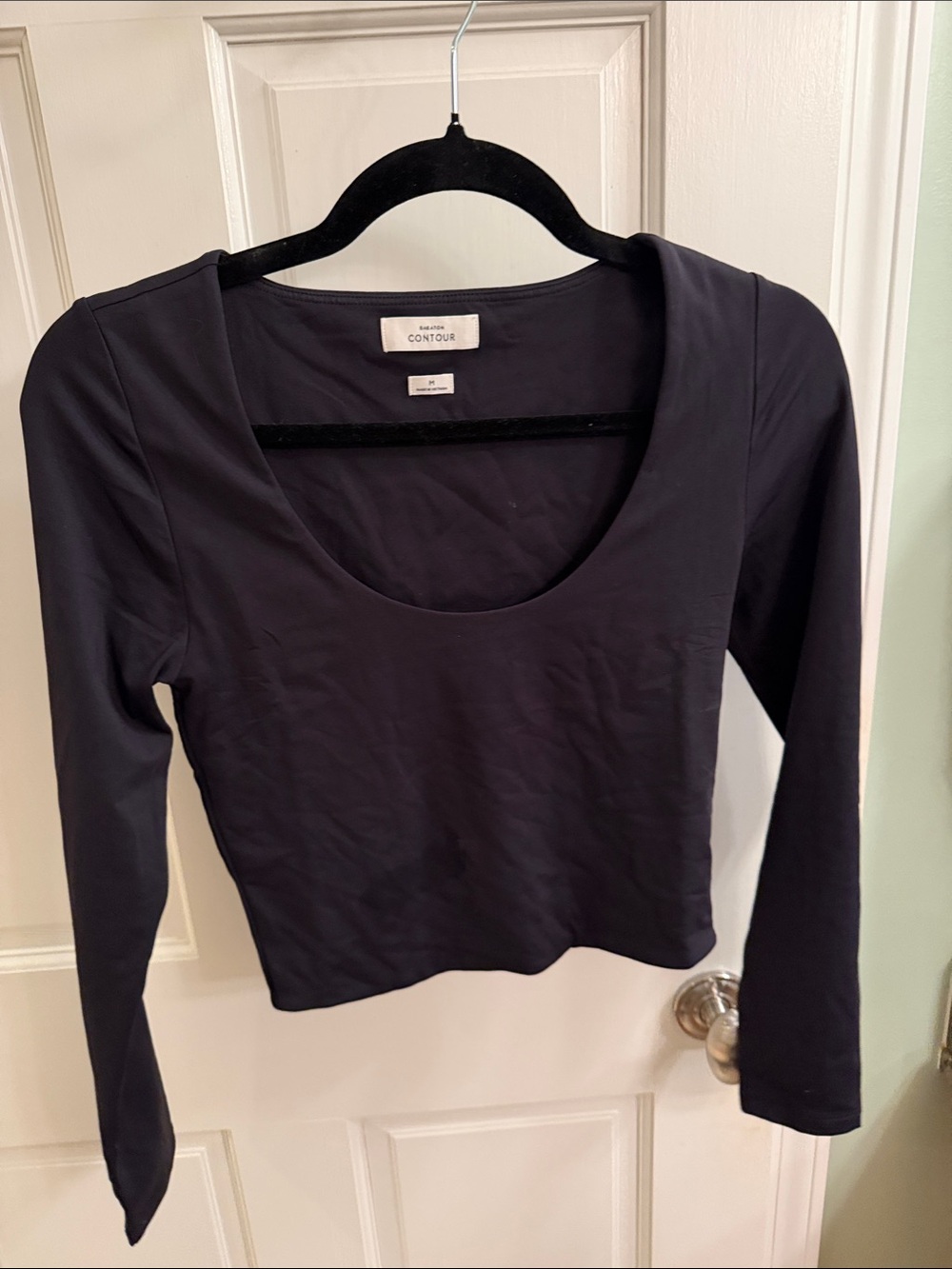 Black Scoop Neck Long Sleeve Cropped Top Aritzia